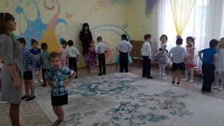 Веселый парный (общий) танец в подготовительной группе на осеннем утреннике