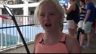 Quadruple amputee girls meets Winter the dolphin