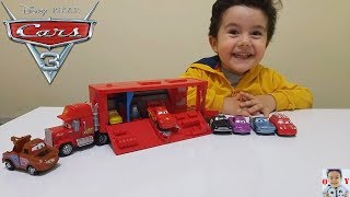 ŞİMŞEK MCQUEEN TIR MACK ile ARABALARI GARAJA TAŞIDIK|Oyuncak Videosu