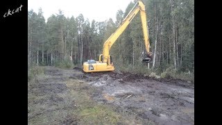 Через болото на длинноруком экскаваторе.