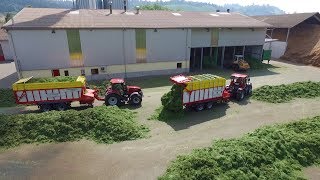 Bürli Trocknungsanlage mit neuem Case Puma und einer neuen Ballenpresse