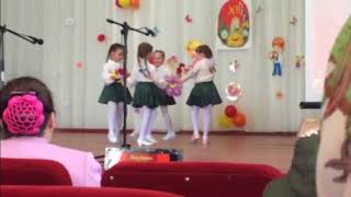дети выступают на сцене  Выступление детей  Праздник  Концерт  ДЕТИ