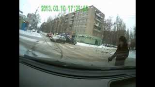 ТП на Шкоде таранит регика в Саратове.