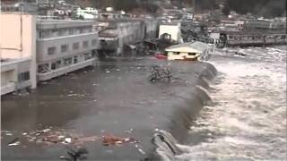 津波の引き波で海底が露出する映像 [TSUNAMI JAPAN 3.11/2011]