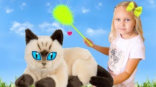 Алиса и котёнок играют ! Прогулка на детской площадке