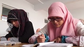 Jóvenes musulmanes chinos quieren aprender árabe