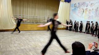 ЖЕТЕ, БЕГУНЕЦ (основной ход украинского танца) на открытом занятии Народного ансамбля РАДОСТЬ