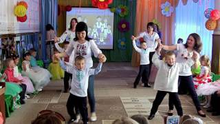 Оригинальный танец мальчиков с мамами