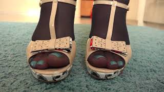 legs in black nylon pantyhose and in high-heeled sandals young bbw