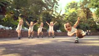 Evian Roller Babies - прикольная реклама минеральной воды Evian.
