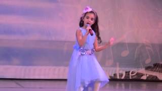 песня "Солнечные зайчики"  Амосова Арина