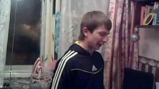 Парень с моего универа. читает реп ) домашние видео)