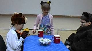 Инсценировка сказки "Three bears". Ученики 3 "А" класса.