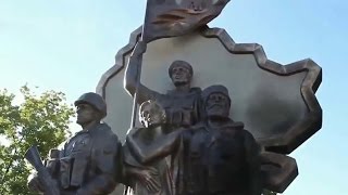 В центре Луганска взорвана бомба возле памятника погибшим ополченцам.