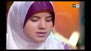 мусульманка красиво читает  Коран Girl beautifully reciting Quran /surah "Israa"