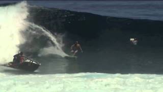 Billabong Pro Tahiti 2011: Kelly Slater tube en surf à Teahupoo
