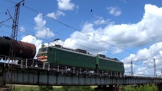Электровоз ВЛ10У-771 с грузовым поездом