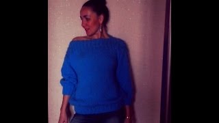 Свитер объемный со спущенным плечом