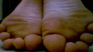Giant Girl's Barefeet Bottom and Soles!!