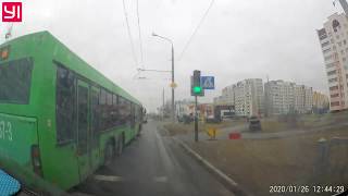 В Гомеле автобус и авто совершали опасные маневры 26.01.2020