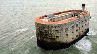 ЗАГАДОЧНАЯ КРЕПОСТЬ В АТЛАНТИЧЕСКОМ ОКЕАНЕ со странной историей