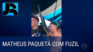 Exclusivo: Imagens mostram irmão do jogador Lucas Paquetá com fuzil em uma festa