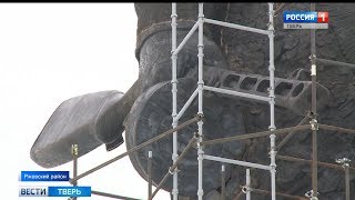 Бронзовый автомат доставили на площадку Ржевского мемориала Советскому солдату