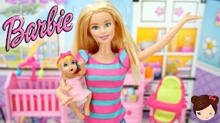 Barbie Niñera  - El Bebe de Barbie hace Pipi en su Pañal de Verdad