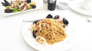 АЛБАНИЯ. Ресторан Ujvara. Пляжная еда. ALBANIA. Restaurant Ujvara. Beach food.