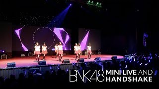 「Skirt, Hirari –พลิ้ว–」from BNK48 Mini Live and Handshake / BNK48