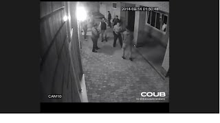 МУЖИК ОДИН ВЫРУБИЛ ДВОИХ