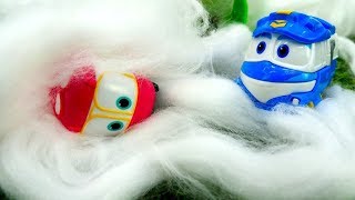 Игрушки для детей - Видео для мальчиков - Роботы-поезда и снег