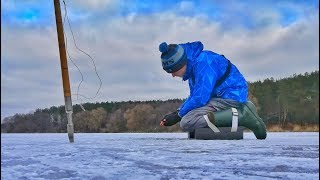ОГО КАК ТРЕЩИТ! Первый Лёд 2018 | Рыбалка на Мормышку по Первому Льду (Зимняя Рыбалка)