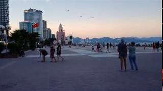 Quảng Trường Thành Phố Nha Trang Vào Buổi Chiều - Life And Travel
