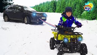 Егор на квадрике вытаскивает машину мамы из сугроба! 6+