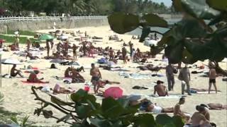 Chinese nudists wrestle with beach ban