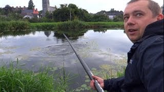 Fishing accident: monster pike unexpected attack. Рыбалка щука монстр атакует леща.