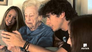 Una abuela coincide con sus nietos en la universidad