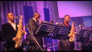Sinach glory to God.