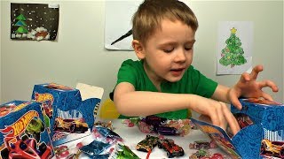 Макс открывает наборы с машинками - Игрушки для мальчиков