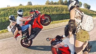 Мини дальняк с ДЕВУШКОЙ В ШОРТАХ на спортивном мотоцикле -  180 км в час НА ЗАДНЕМ КОЛЕСЕ