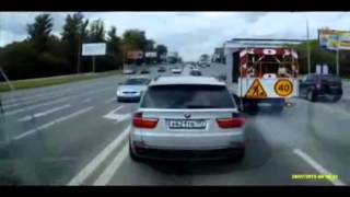 Олень на BMW X5 не уступил скорой помощи \ BMW X5 prevents ambulance in Moscow