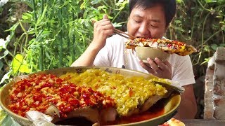 2斤魚頭，1斤小米辣，二哥真會吃，辣的停不下來，太過癮了！ 【鐵鍋視頻】