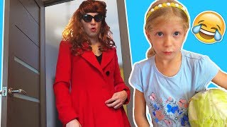 НОВАЯ НЯНЯ у МИЛАНЫ и ДАНИ! Дети не хотят её слушать! Новое СКЕТЧ ШОУ от Family Box