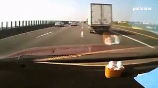 No te metas con los camioneros o puedes sufrir su venganza :)