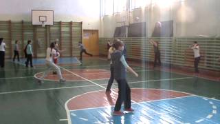 Урок физической культуры в 5 классе "Удивительный мир летающего мяча"