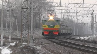 Электропоезд ЭД2Т-0010, тепловоз 2М62-1028