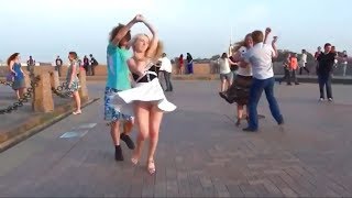 Засветы. Танцы на улице.