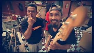 3babi - percuma (official music video) tiga babi