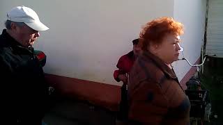 СТ. ХОЛМСКАЯ УЛИЧНЫЙ МУЗЫКАНТ ПОЕТ ПОД ГАРМОНЬ.